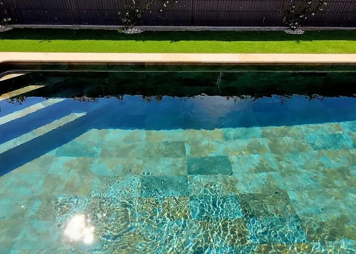 Villa 300 M De La Plage, Piscine Clim, Wifi Grimaud