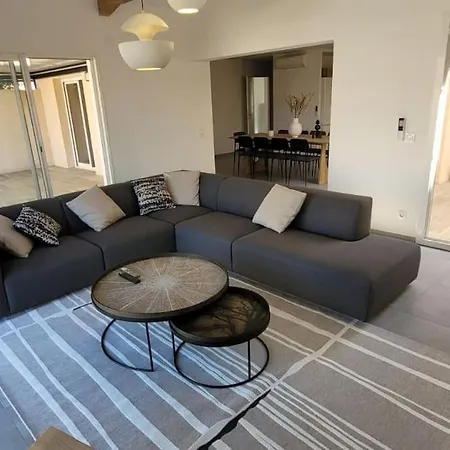 300 M De La Plage, Piscine Clim, Wifi Гримо