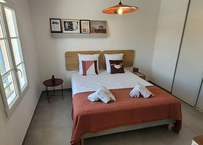 Villa 300 M De La Plage, Piscine Clim, Wifi Grimaud