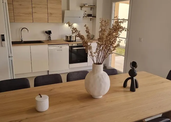 300 M De La Plage, Piscine Clim, Wifi Grimaud