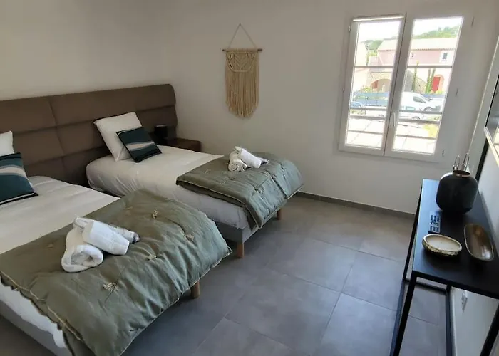 300 M De La Plage, Piscine Clim, Wifi * Grimaud