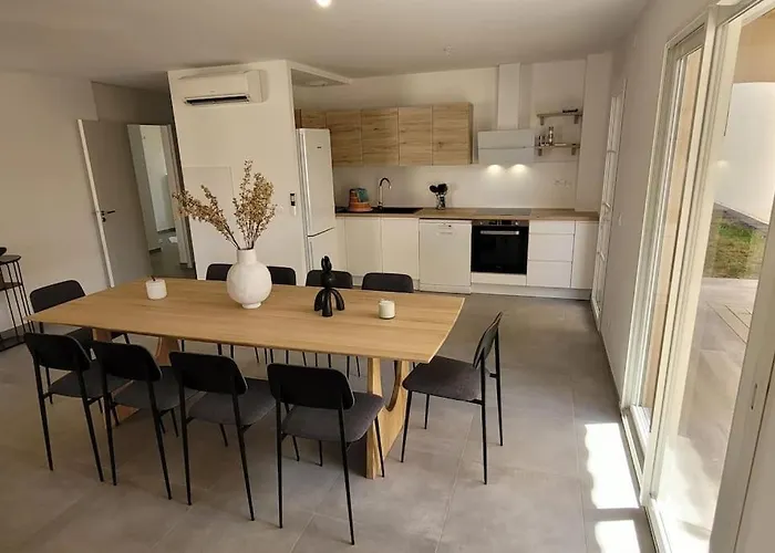 Villa 300 M De La Plage, Piscine Clim, Wifi *