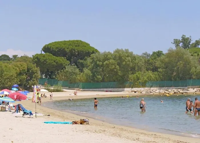 300 M De La Plage, Piscine Clim, Wifi Grimaud